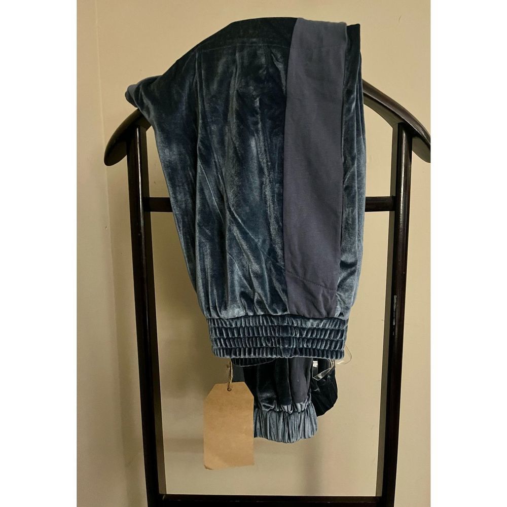 New ! Listicle velour pants